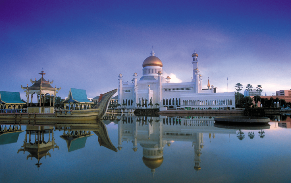 Sultan Omar Ali Saifuddien Mosque. Visit SoutheastAsia.