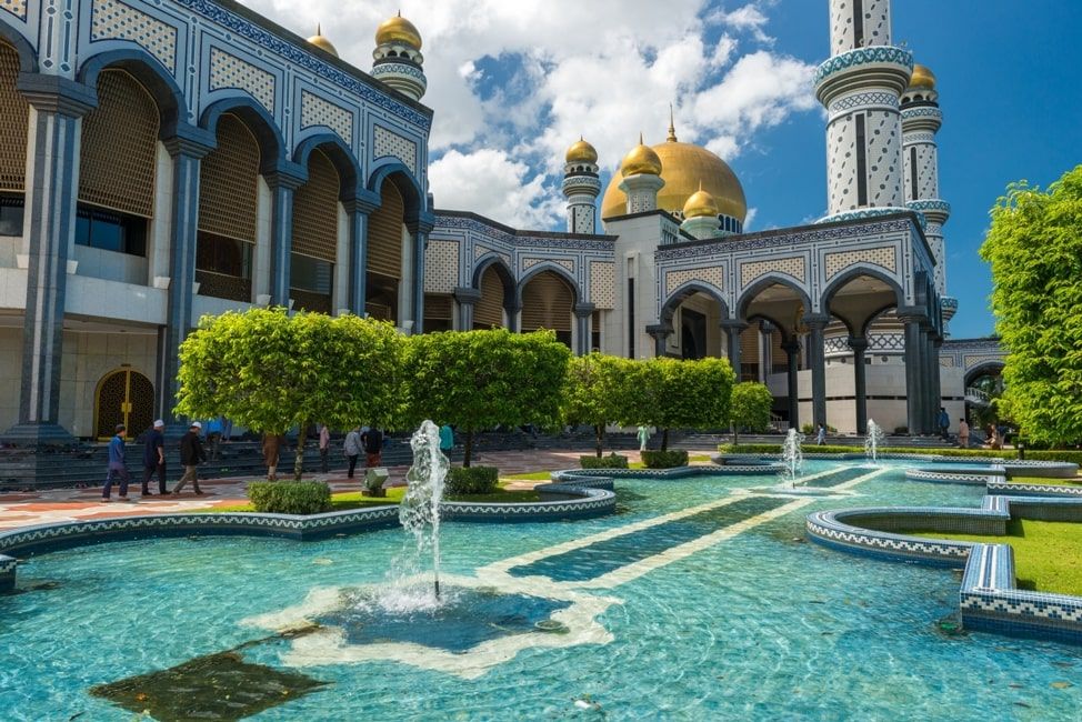 Jame'Asr Hassanil Bolkiah Mosque / Joshua Davenport / ID: 433864186 / Shutterstock
