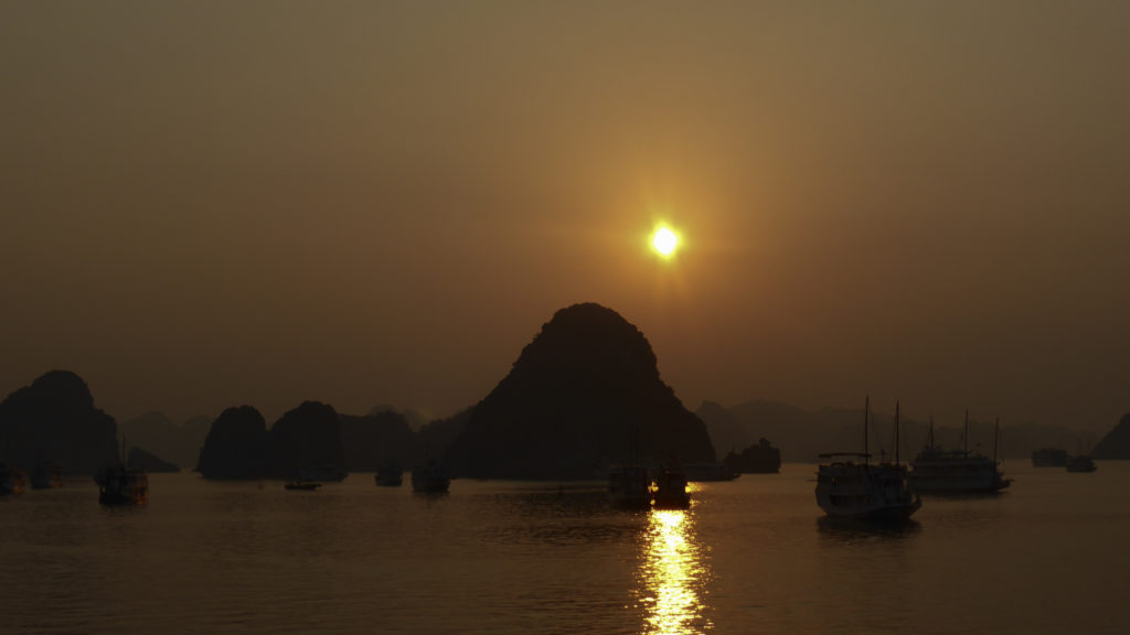 Ha Long Bay sunset. Image courtesy of Jeroen van Luin / Creative Commons.