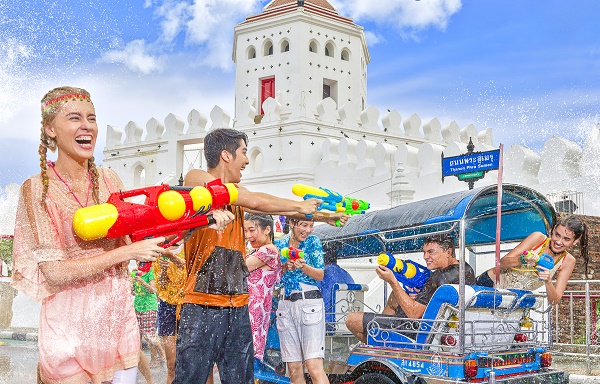 Songkran water pistol battle, Bangkok, Thailand. Image courtesy of the Tourism Authority of Thailand.