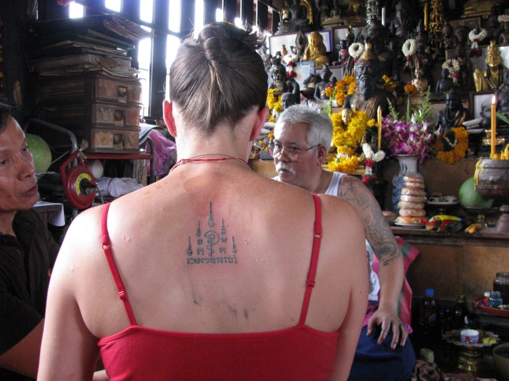 Foreign devotee receiving sak yant tattoo. Amanda Roberts/Creative Commons
