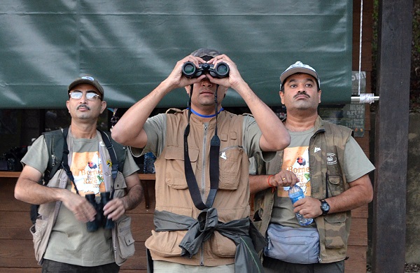 Bird watchers in Sabah, Malaysia. Image courtesy of David Hogan, used with permission.