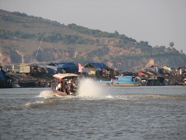 Floating villages, Tonle Sap, Cambodia. Image © Al and Marie/Creative Commons
