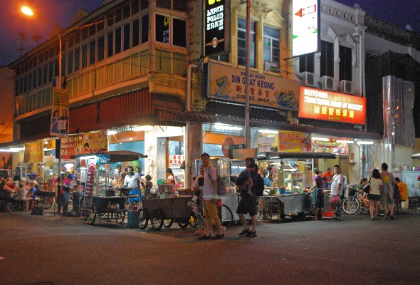 Nighttime hawker scene in Penang, Malaysia. Image courtesy of Mike Aquino, used with permission.