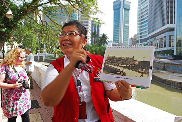 Tour guide on free tour of Dataran Merdeka in Kuala Lumpur