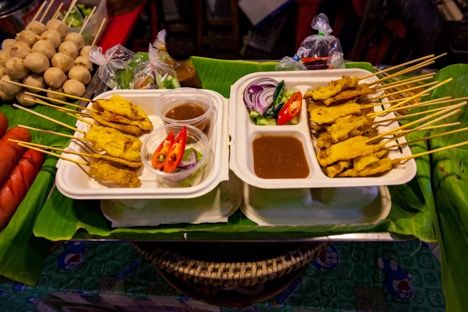 Lunch with chicken satay is reliable, delicious and plentiful throughout Bangkok. Image: Tourism Authority of Thailand