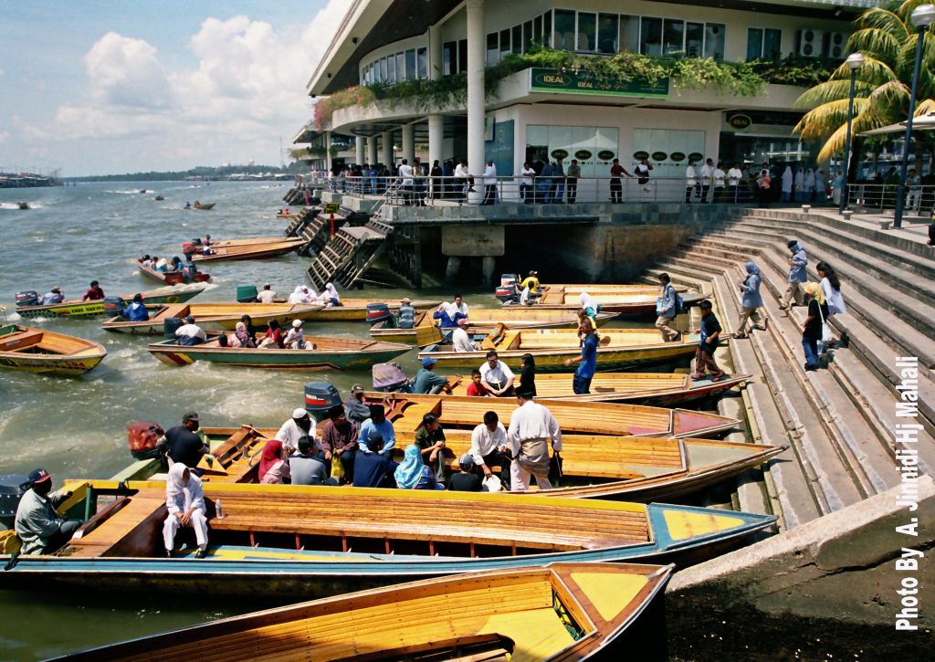 Boat ride through the Water Village (Kampong Ayer). Visit SoutheastAsia.