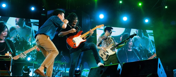Pattaya International Music Festival is Thailand’s biggest music festival, featuring performances by Thai and international artists at two stages along Pattaya’s Beach Road.