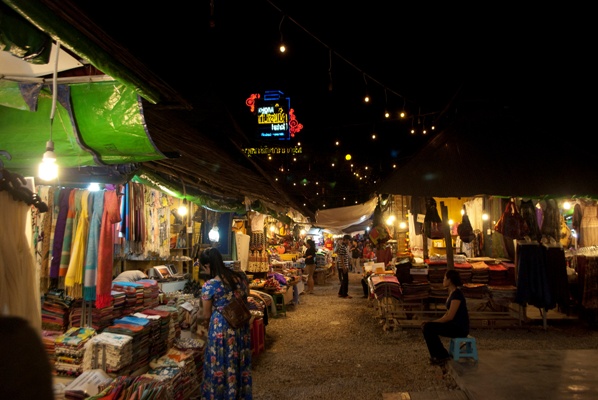 Siem Reap Night Market stalls. Image courtesy of Mike Aquino, used with permission.