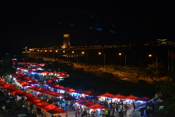 Vientiane’s night market is an orderly, open-air affair held on a promenade at the banks of the Mekong River near Chao Anouvong Park.