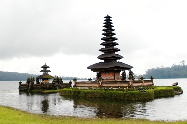 Pura Ulun Danu in Bali, Indonesia. Image courtesy of the Indonesia Tourism Ministry.