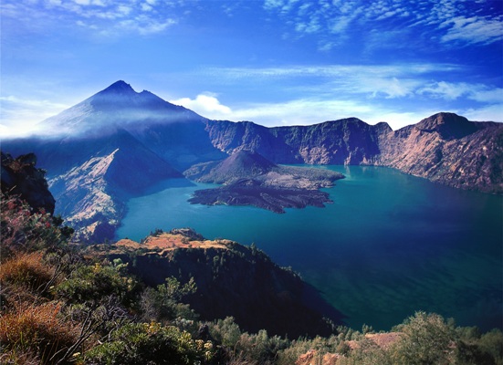 Gunung Rinjani's crater lake. Image courtesy of the Indonesia Tourism Ministry.