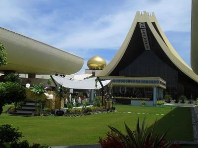 Istana Nurul Iman / Benutzer:Chtrede / CC BY-SA 3.0 de / Wikipedia