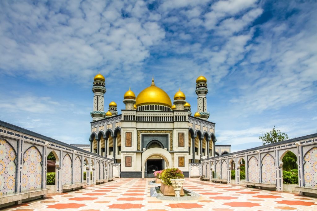 The Jame Asr’ Hassanil Mosque in Bandar Seri Begawan, Brunei / Shutterstock