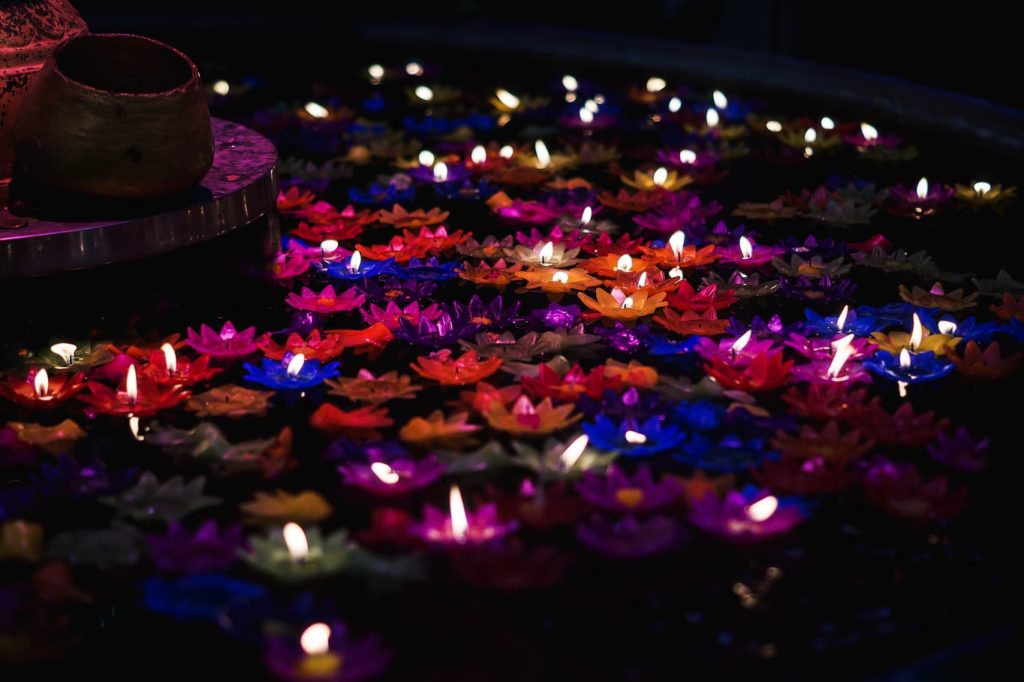 Shwe Kyin Light Festival / Shutterstock
